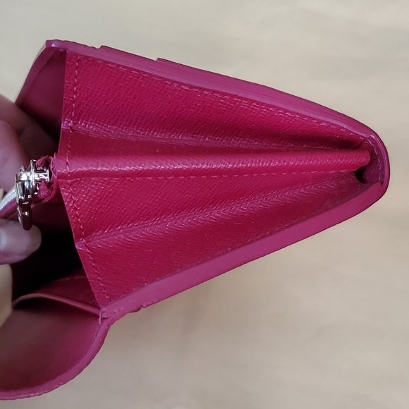 Louis Vuitton Pink Epi Sarah Wallet - Picture 3 of 15